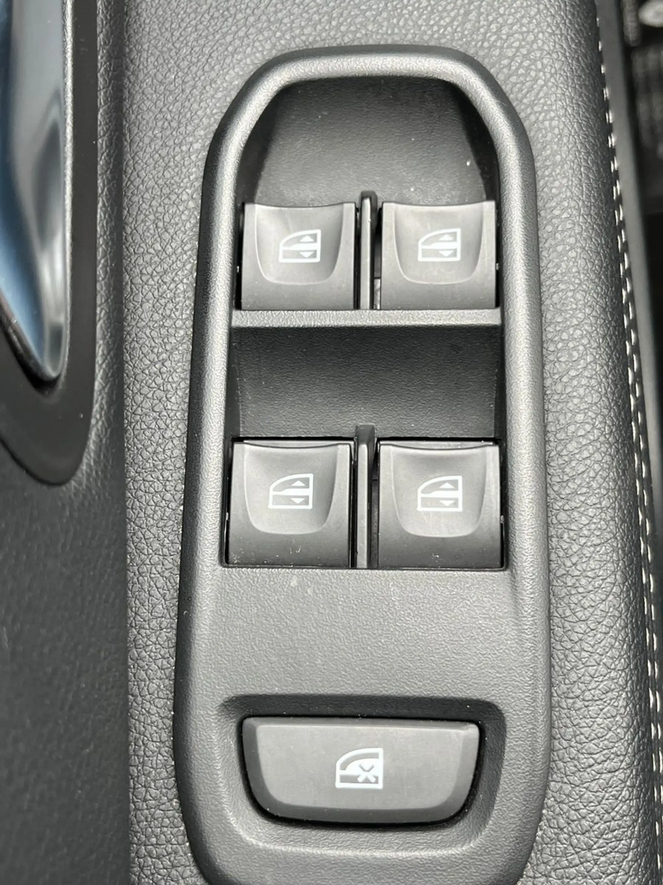 Dacia Duster II Prestige LGP (SHZ, KIMA, NAVI) — photo 15