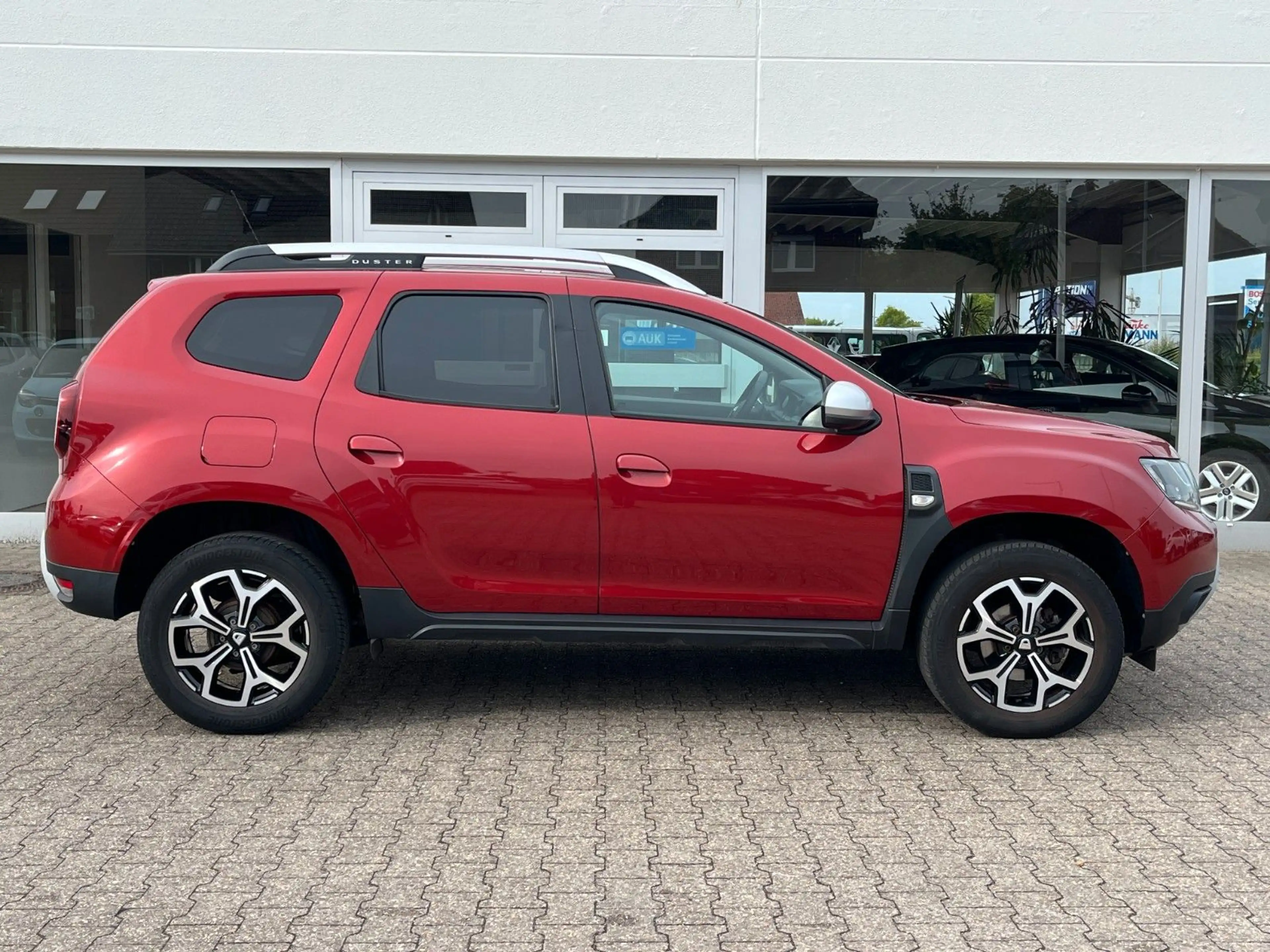 Dacia Duster II Prestige LGP (SHZ, KIMA, NAVI) — photo 4