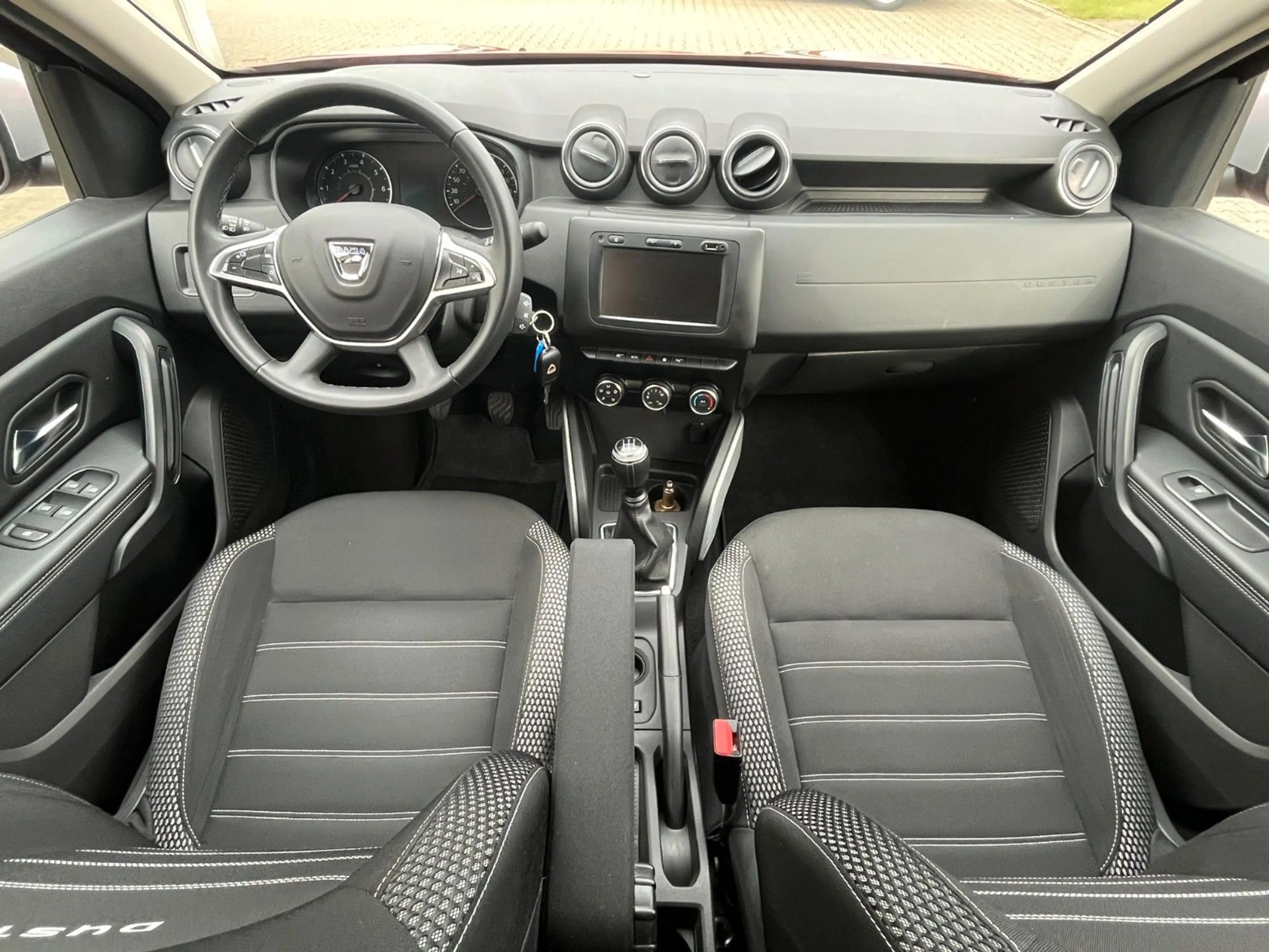 Dacia Duster II Prestige LGP (SHZ, KIMA, NAVI) — photo 8