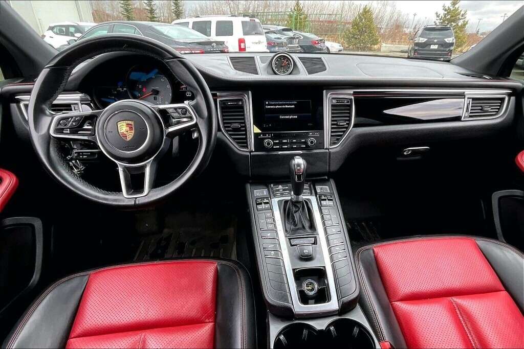 2017 Porsche Macan S thumb 15