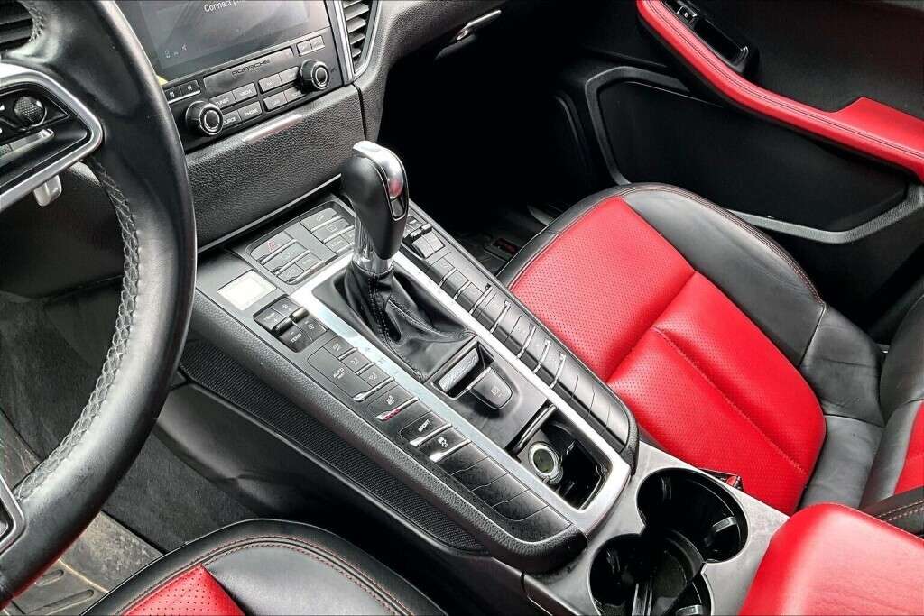 2017 Porsche Macan S thumb 17