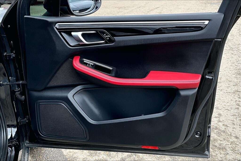 2017 Porsche Macan S thumb 24