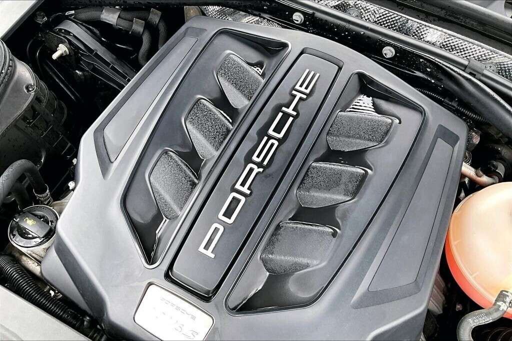 2017 Porsche Macan S thumb 33