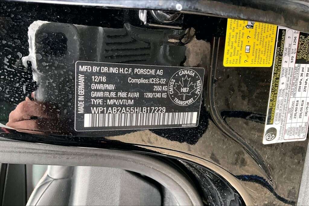 2017 Porsche Macan S thumb 34