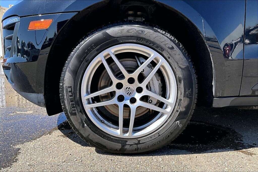 2017 Porsche Macan S thumb 9