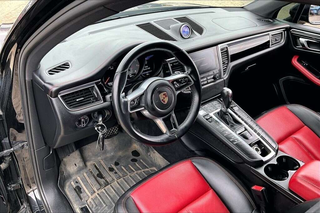 2017 Porsche Macan S thumb 14