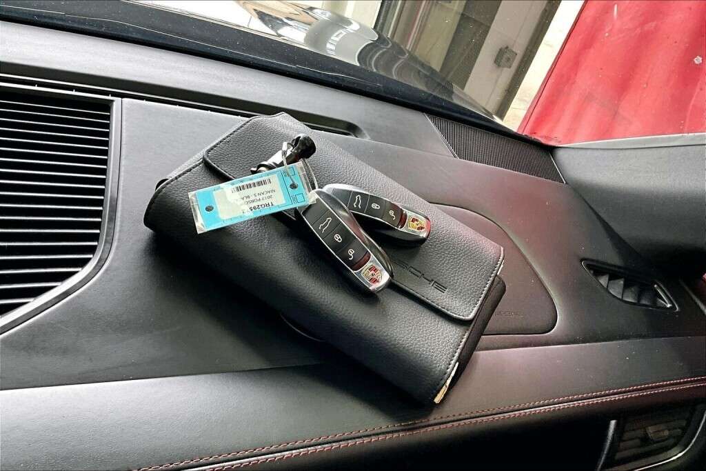 2017 Porsche Macan S thumb 12