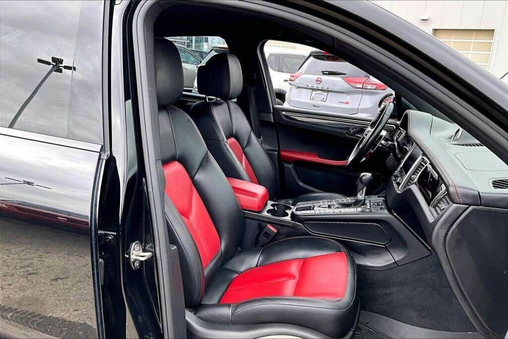 2017 Porsche Macan S thumb 7