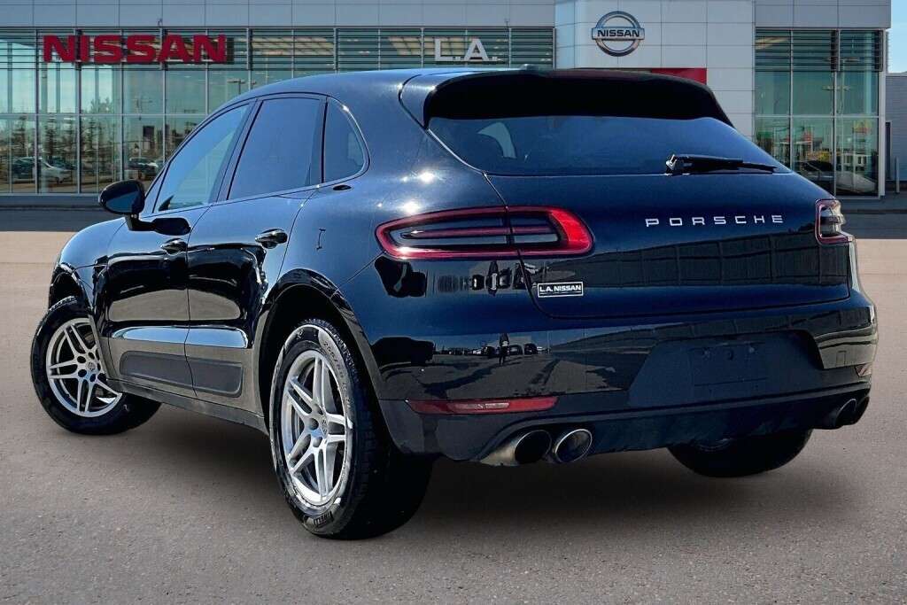 2017 Porsche Macan S thumb 11