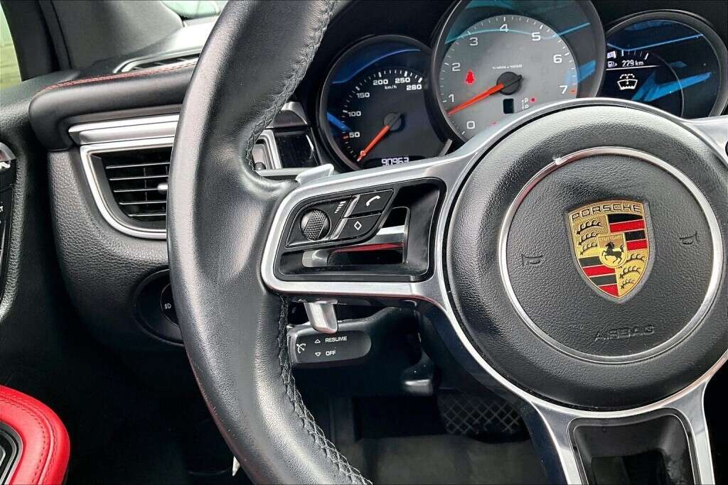2017 Porsche Macan S thumb 18