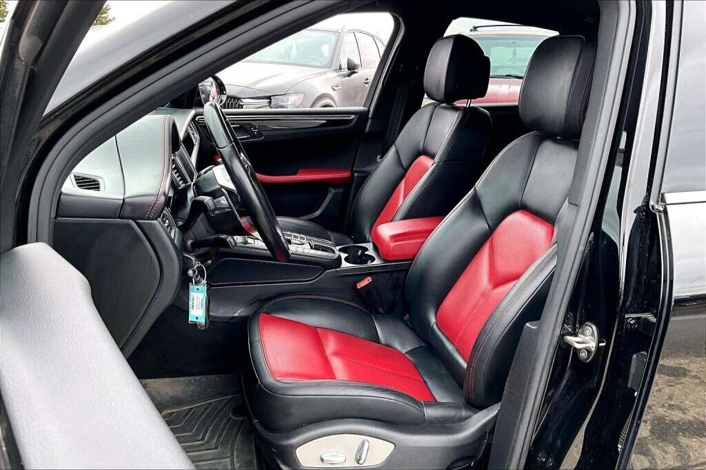 2017 Porsche Macan S thumb 25
