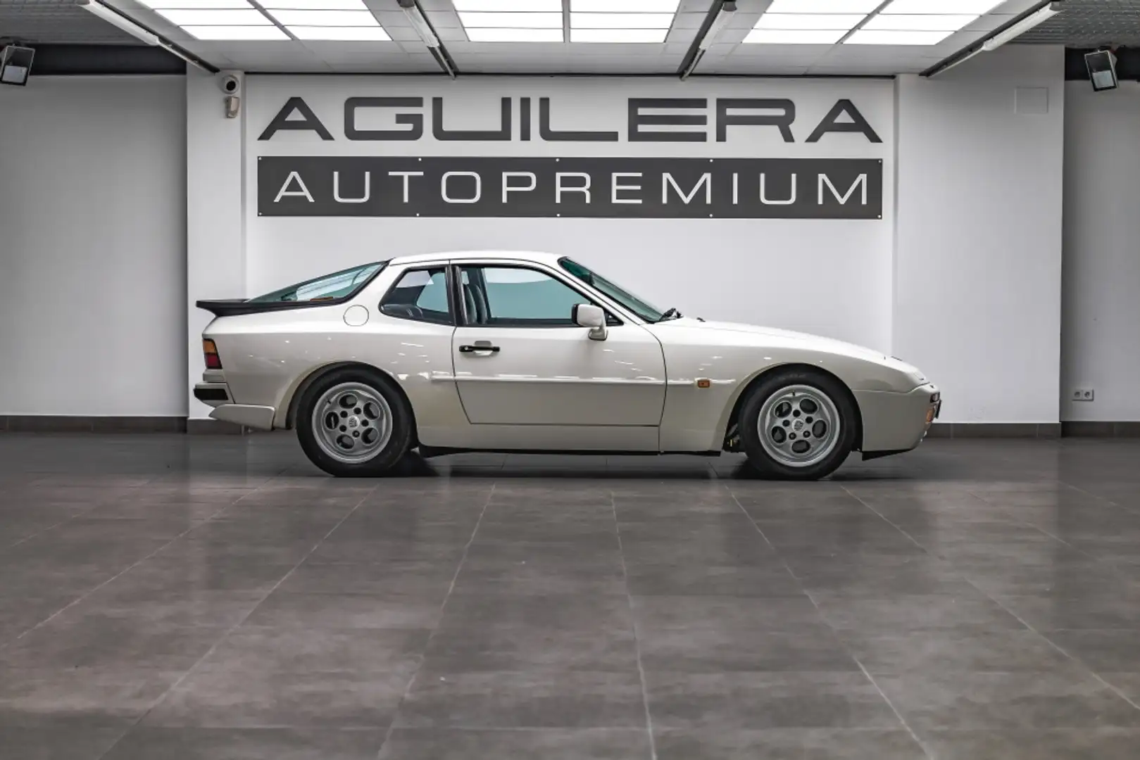 Porsche 944 Turbo Blanc - 2
