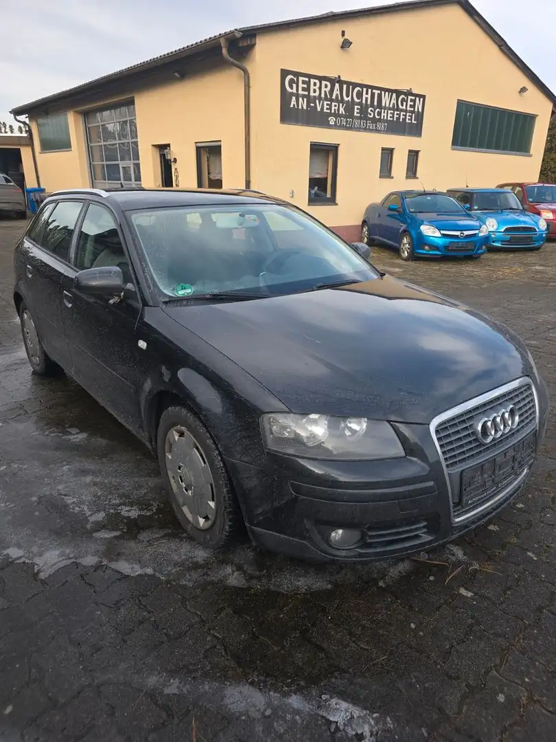 Audi A3 1.6 Sportback / 5-türig / Klimaautomatik Schwarz - 2