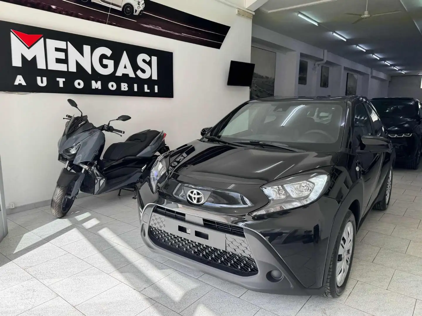 Toyota Aygo X 1.0 VVT-i 72 CV 5 porte Active Noir - 2