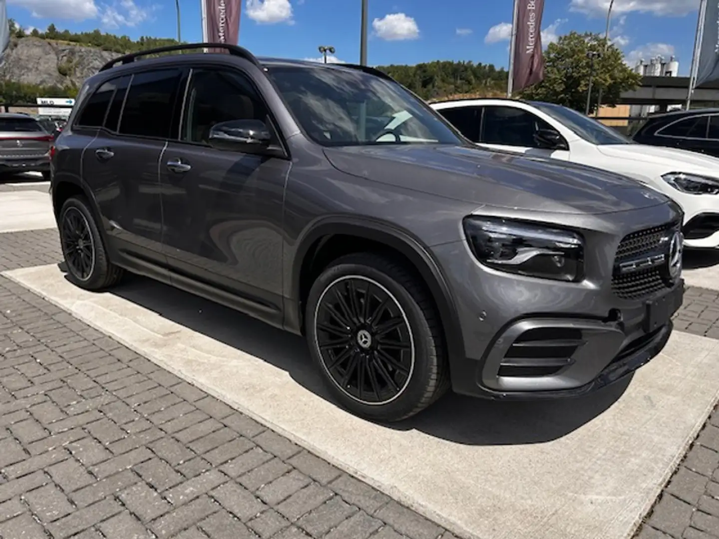 Mercedes-Benz GLB 180 GLB d AMG Line - SAGA Huy (+32 85 23 69 00) Gris - 2