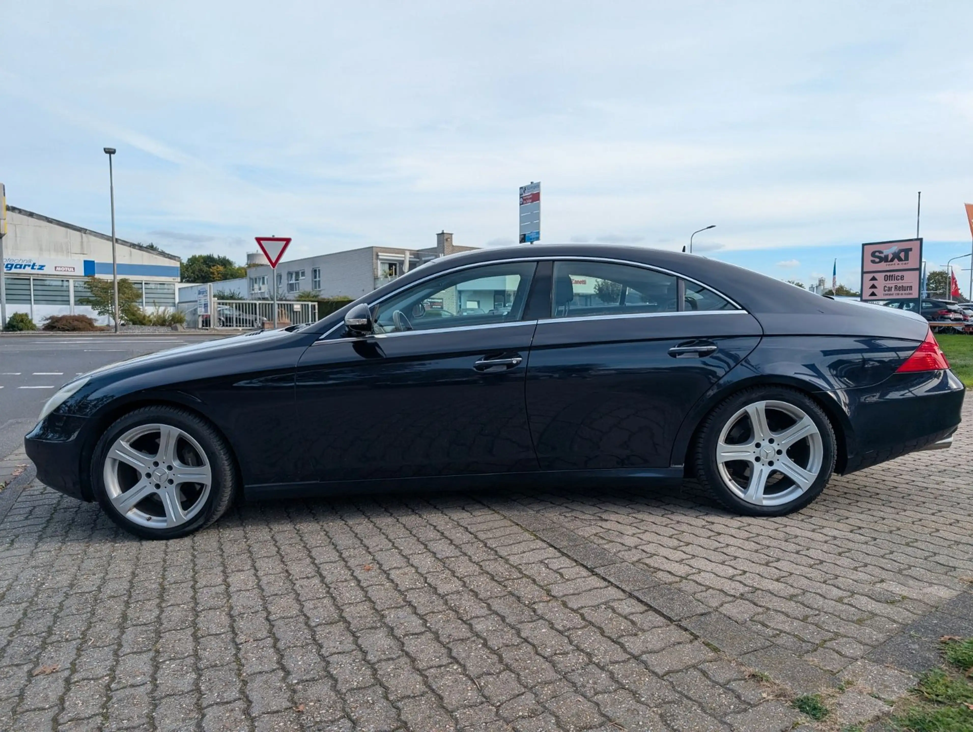 Mercedes-Benz CLS 500 *LEDER*TEMPOMAT*PDC V-H*EL-SITZE*SHZ !! — photo 11