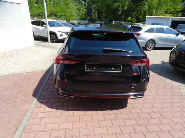 Skoda Octavia view 4