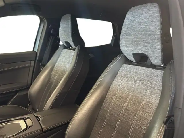 Renault Austral view 12