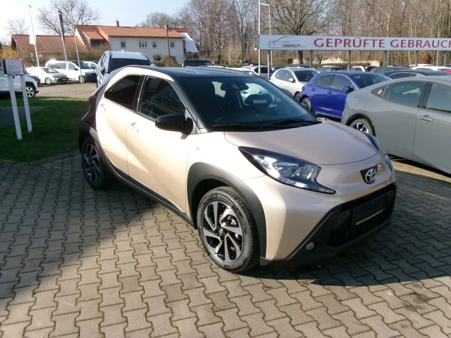 Toyota Aygo X X Pulse Beige - 2