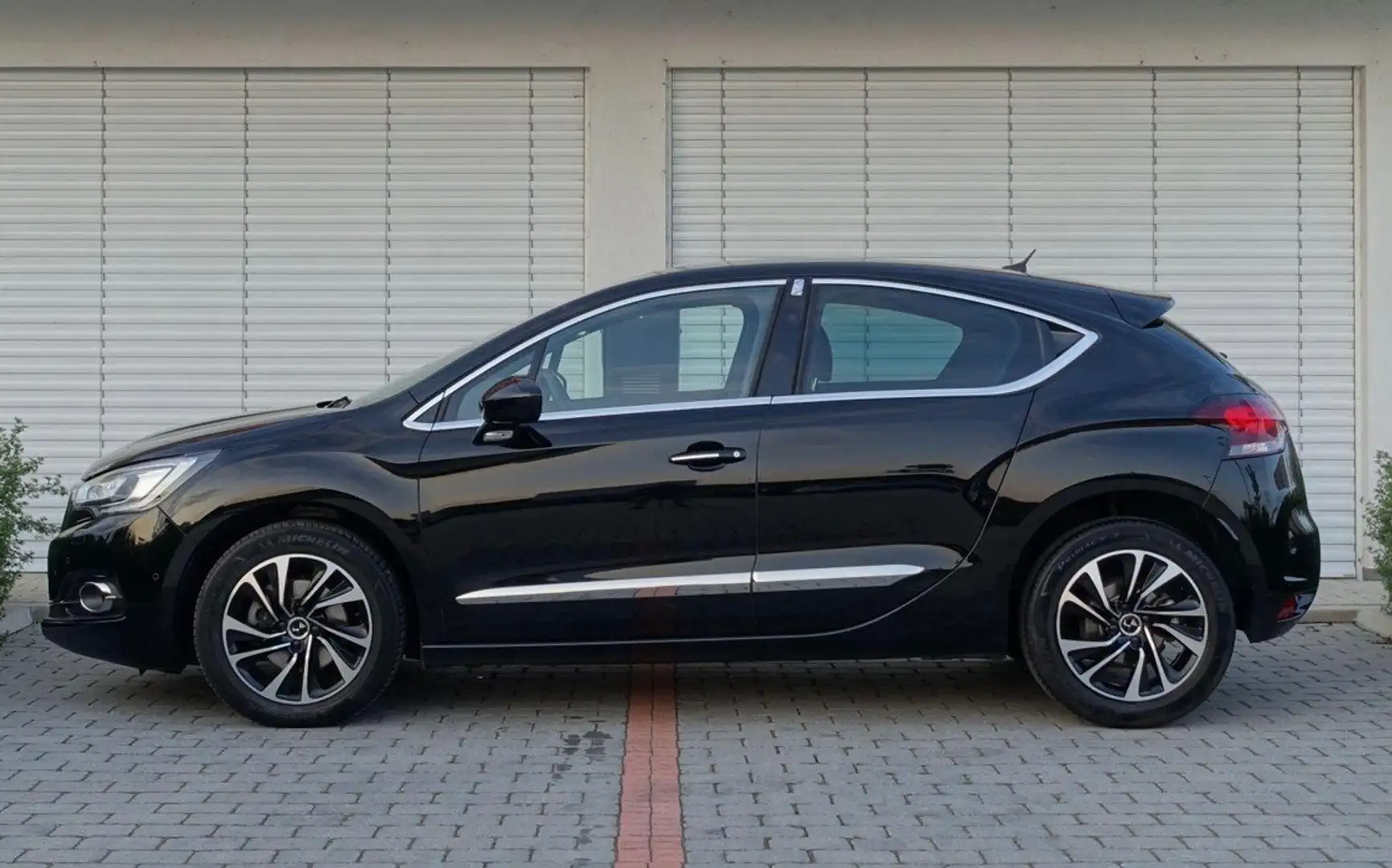 DS Automobiles DS 4 1,6 THP 165 DSire | S&S | EAT6 | NAV | CAM | XENON | KEYLESS Schwarz - 2