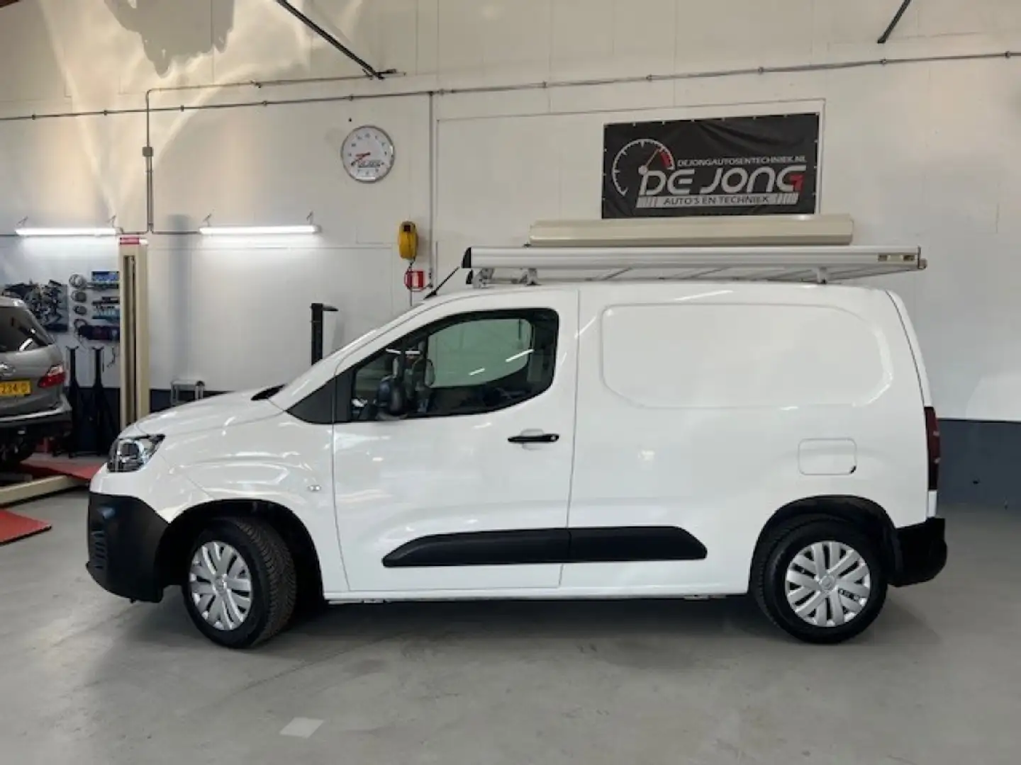 Citroen Berlingo 1.5 BLUEHDI Club, Bluetooth, Crs.Control, Trekhaak Wit - 2