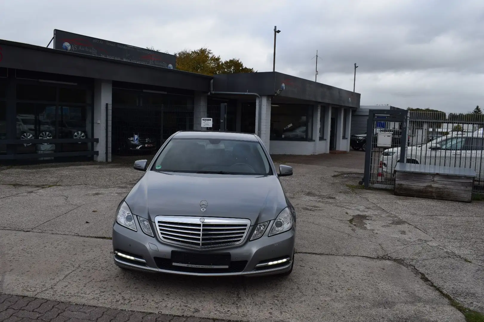 Mercedes-Benz E 220 Lim. CDI BlueEfficiency 8-Fach Argent - 1