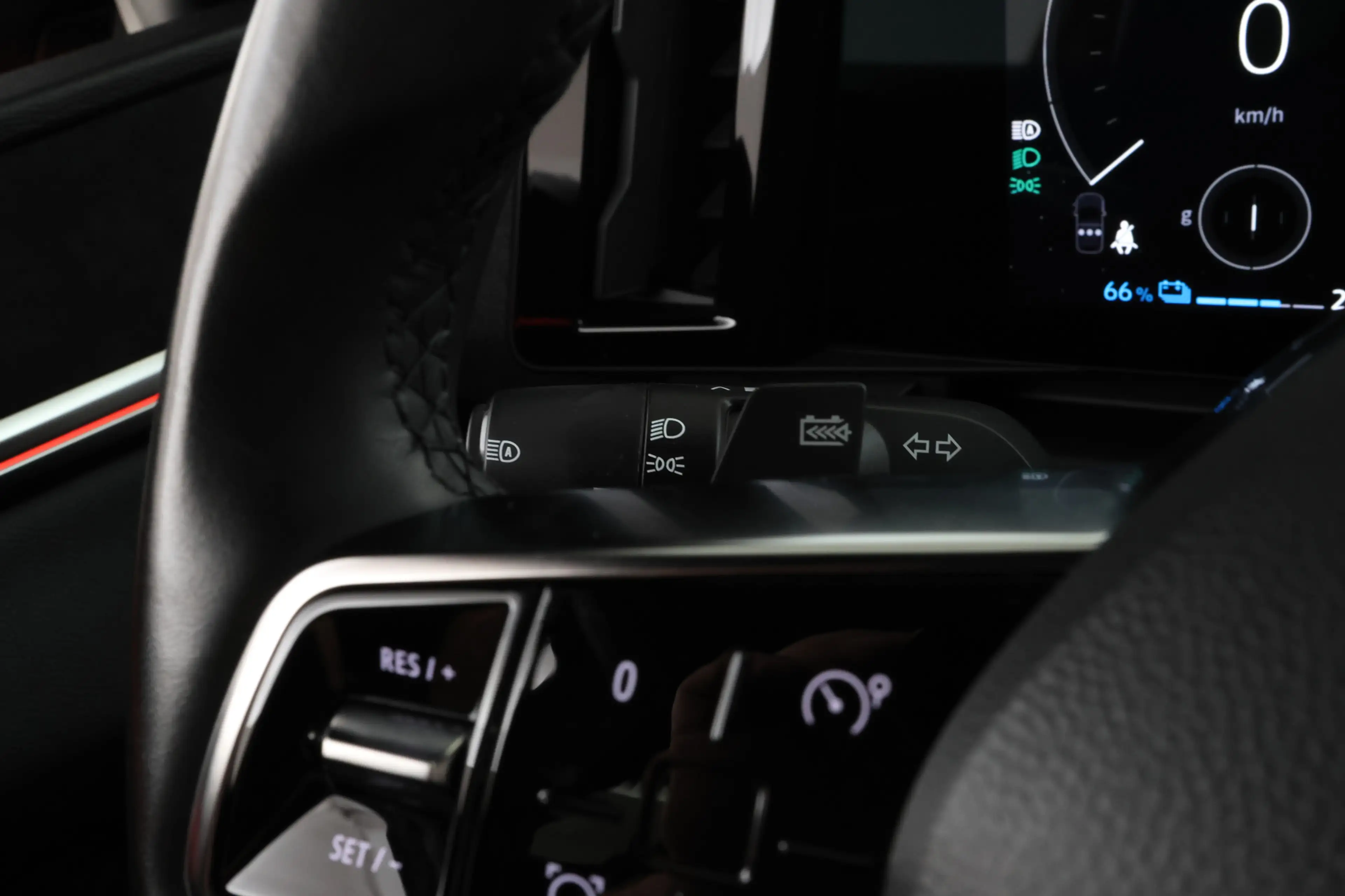 Renault Megane E-Tech EV60 Optimum Charge Techno Adaptive Cruise, Apple — photo 34