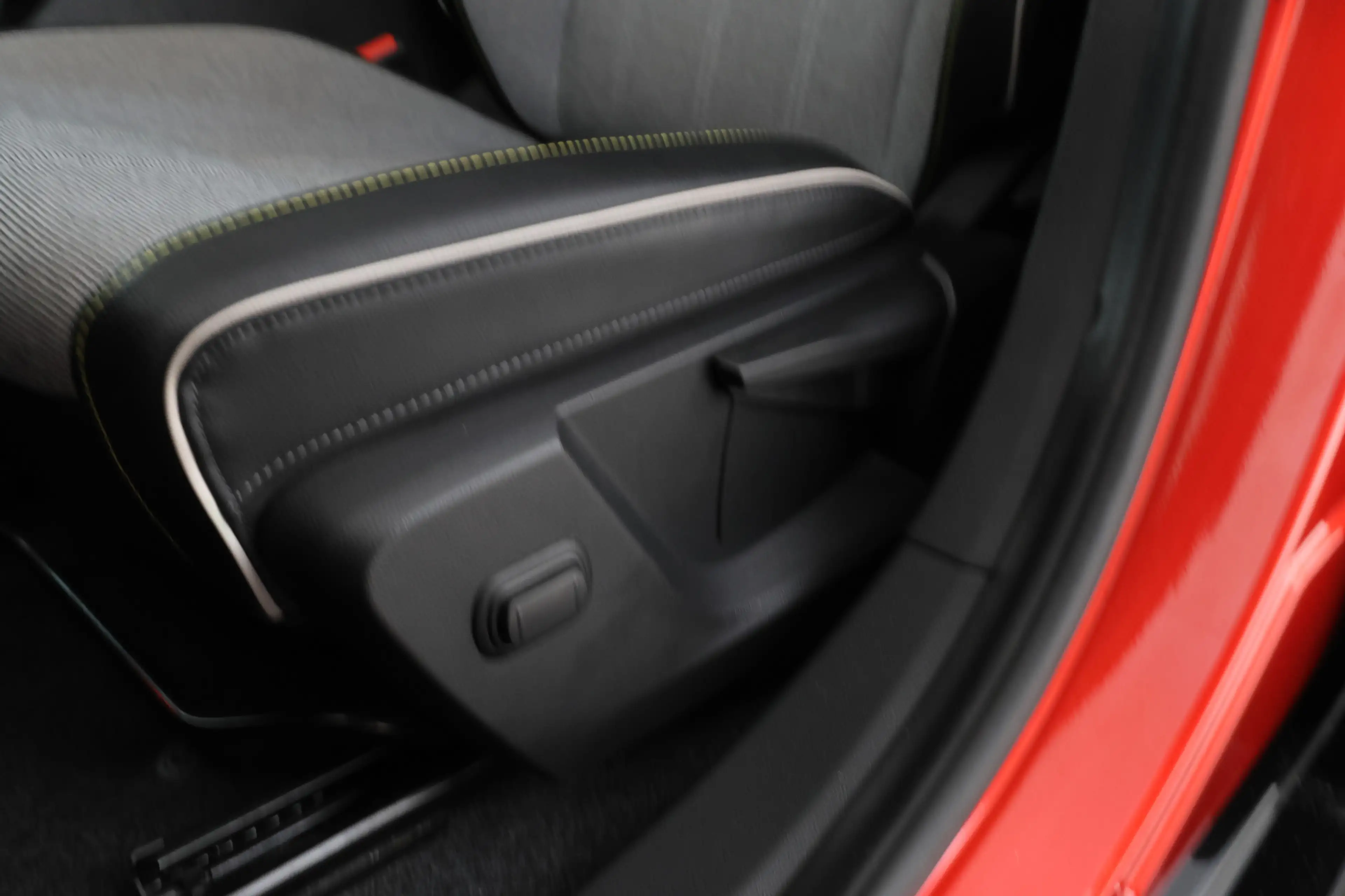 Renault Megane E-Tech EV60 Optimum Charge Techno Adaptive Cruise, Apple — photo 24