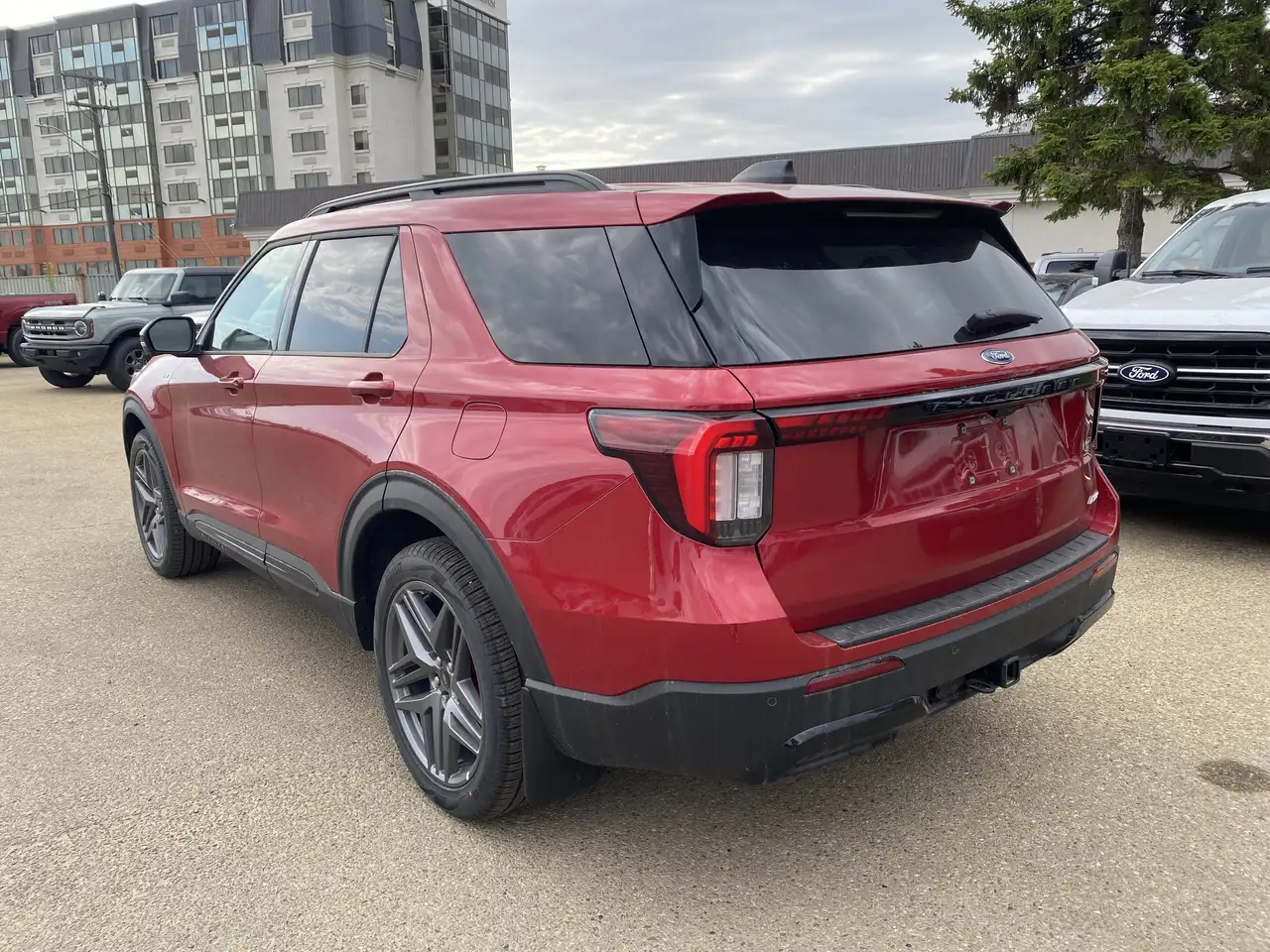 Ford Explorer снимка Ford Explorer