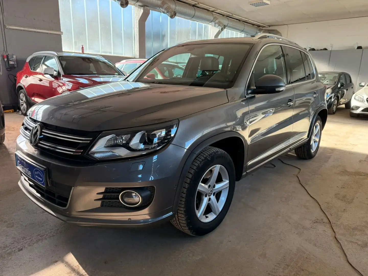 Volkswagen Tiguan Sport & Style 4Motion 2HD AHK AUT NAV XEN Grau - 1