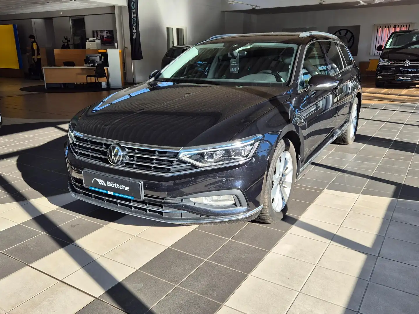 Volkswagen Passat Variant 2.0 Elegance LED/AHK/Navi/SHZ/Kamera Negro - 2