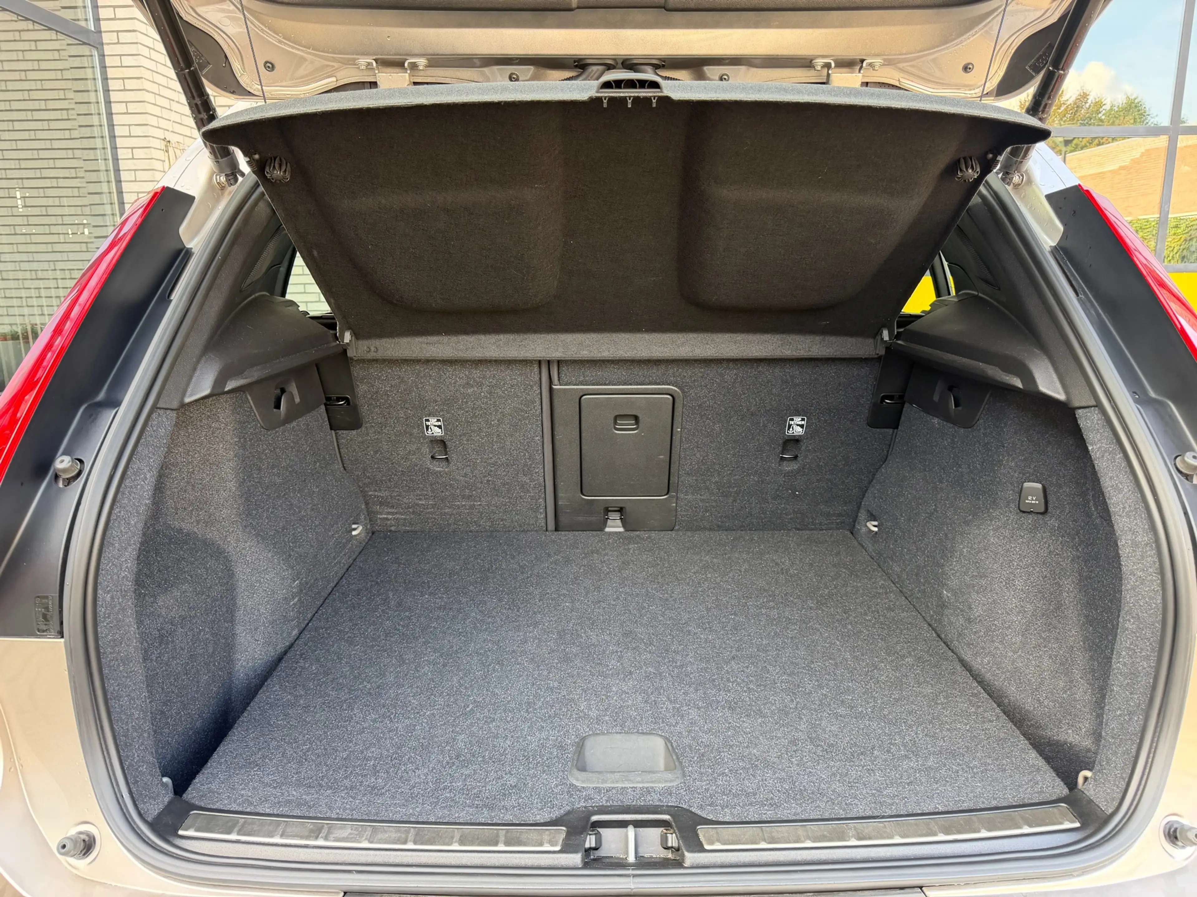 Volvo XC40 1.5 T5 Plug-in hybrid Ultimate Dark, Memory stoele — photo 28