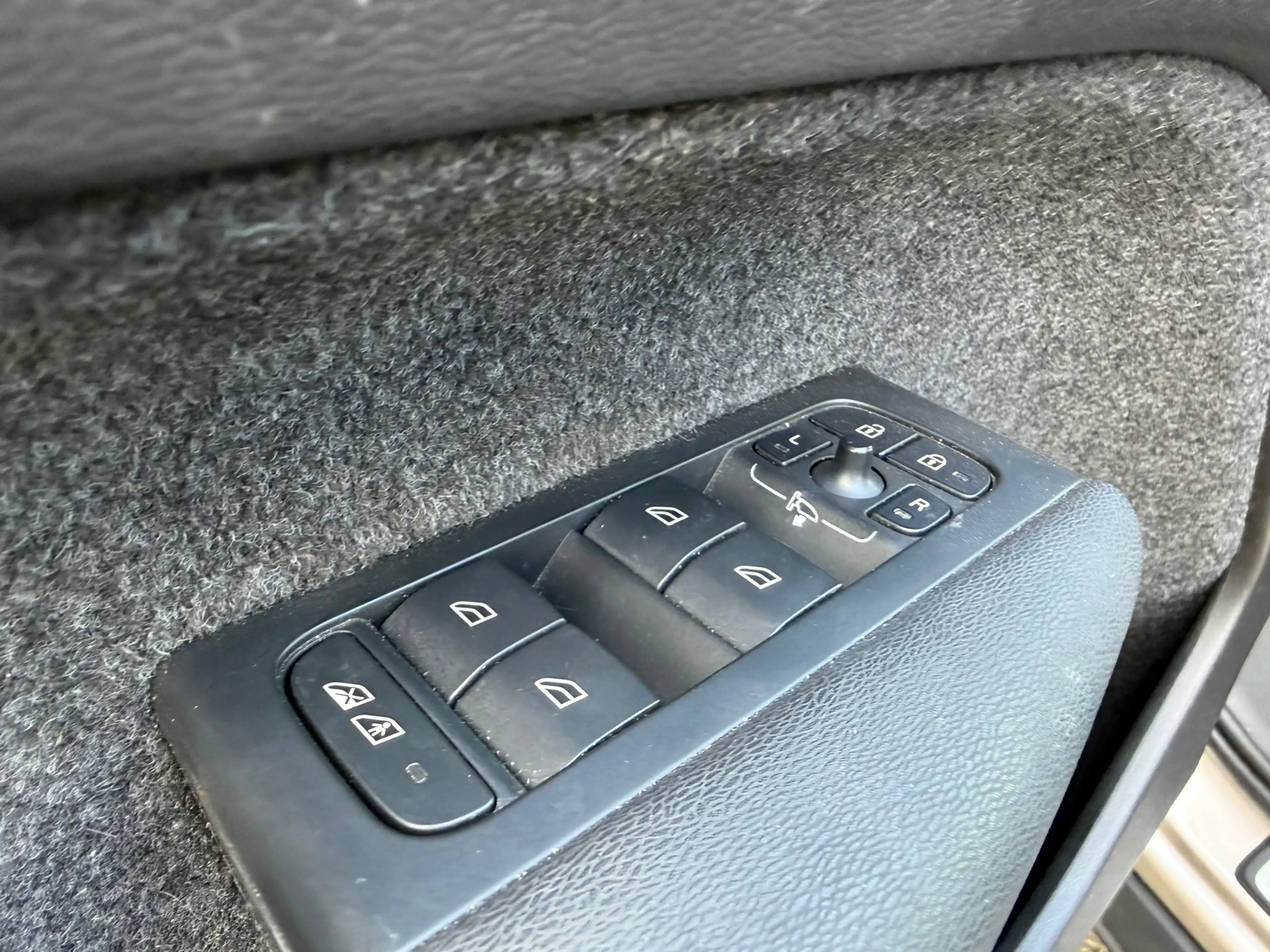 Volvo XC40 1.5 T5 Plug-in hybrid Ultimate Dark, Memory stoele — photo 6