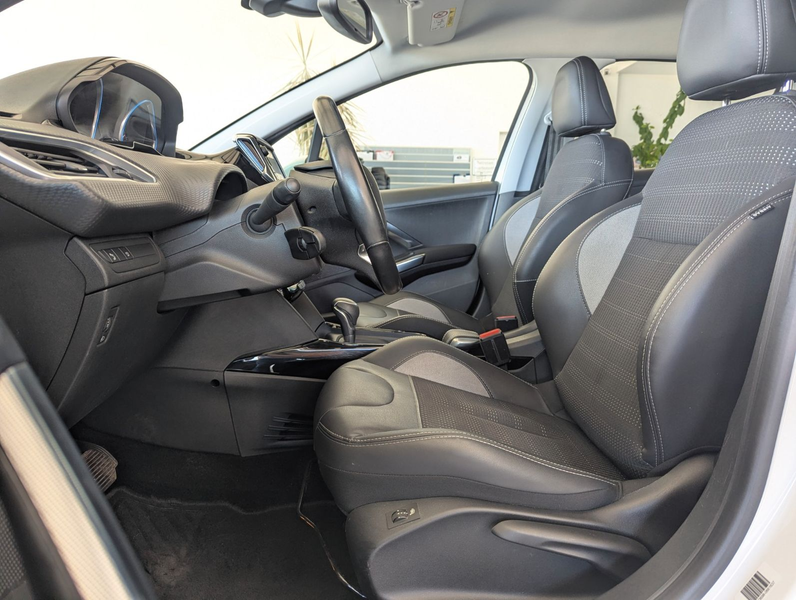 Peugeot 2008 1.2 Allure Aut /Navi /SHZ /PDC /T-Leder — photo 9