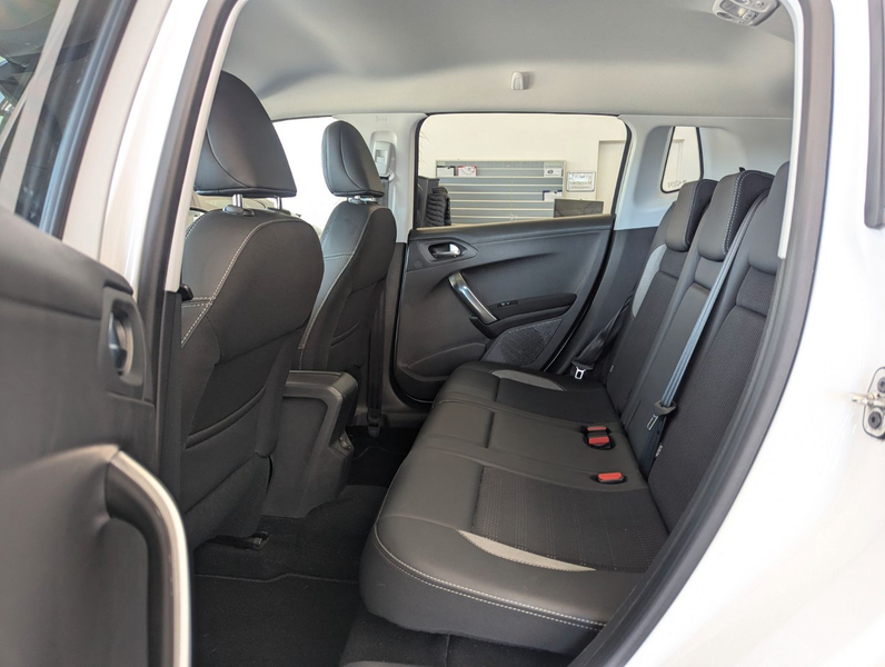 Peugeot 2008 1.2 Allure Aut /Navi /SHZ /PDC /T-Leder — photo 8