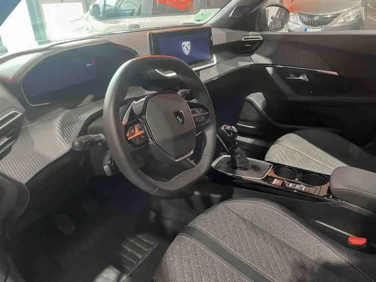 Peugeot 2008 PureTech 100 S&S Allure 9