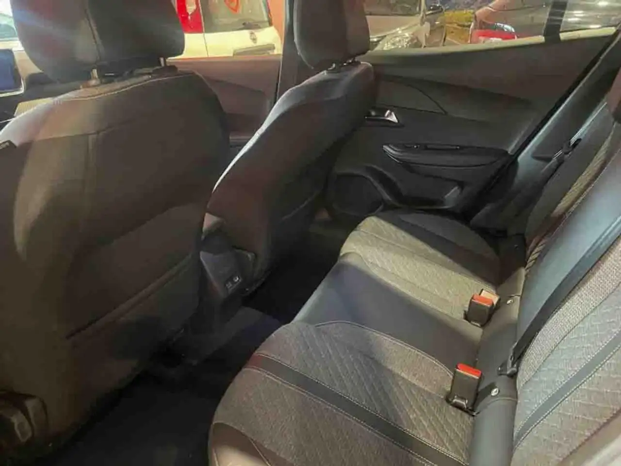 Peugeot 2008 PureTech 100 S&S Allure 12