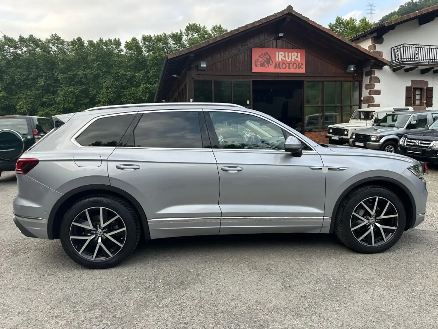 Volkswagen Touareg 3.0TDI V6 Premium Tiptronic Atmosphere 4M 210kW Plateado - 1