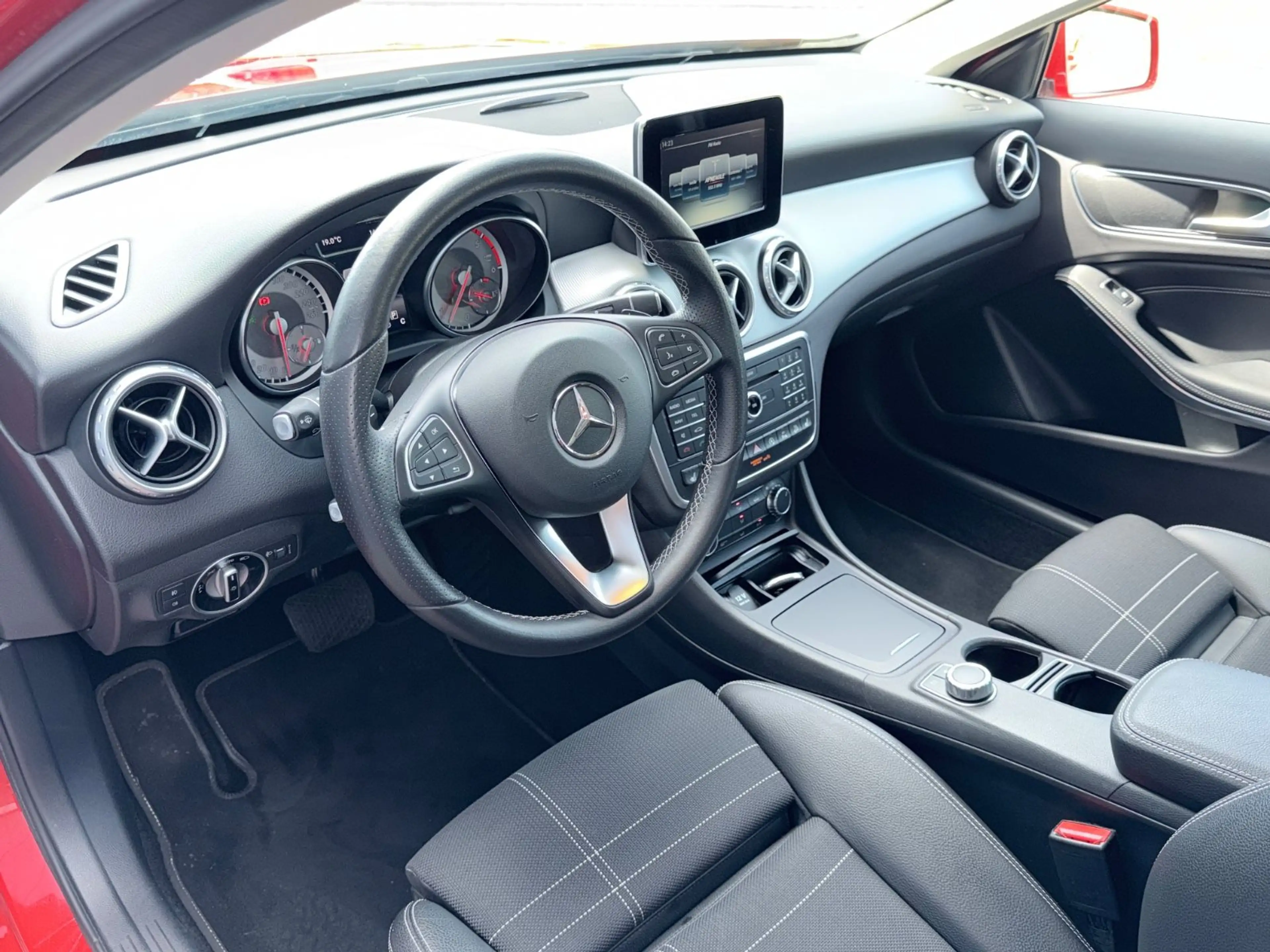 Mercedes-Benz GLA 220 d 4Matic Urban|SHZ|NAVI|2.HAND| — photo 15