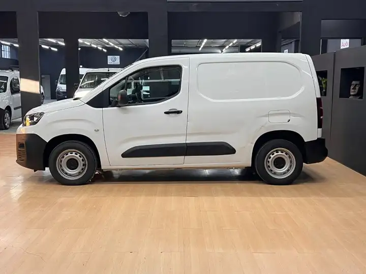 Citroën Berlingo 2022, foto 11