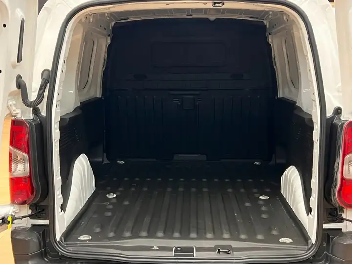 Citroën Berlingo 2022, foto 14