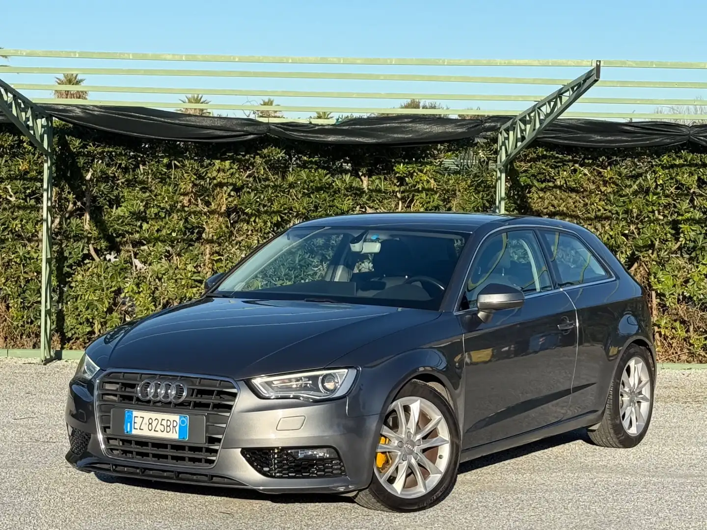 Audi A3 1.6 TDI ultra Gris - 1