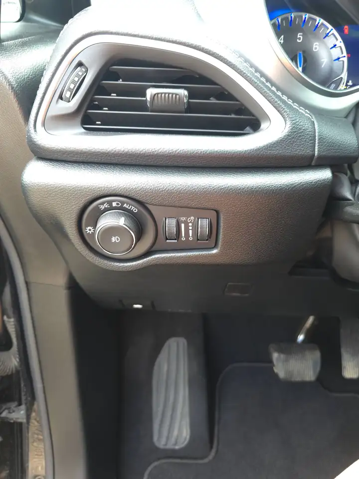 Chrysler Pacifica снимка Chrysler Pacifica