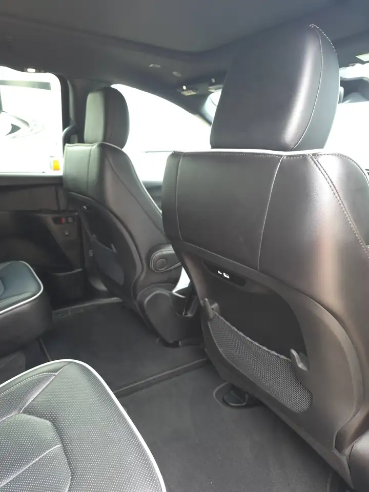 Chrysler Pacifica снимка Chrysler Pacifica