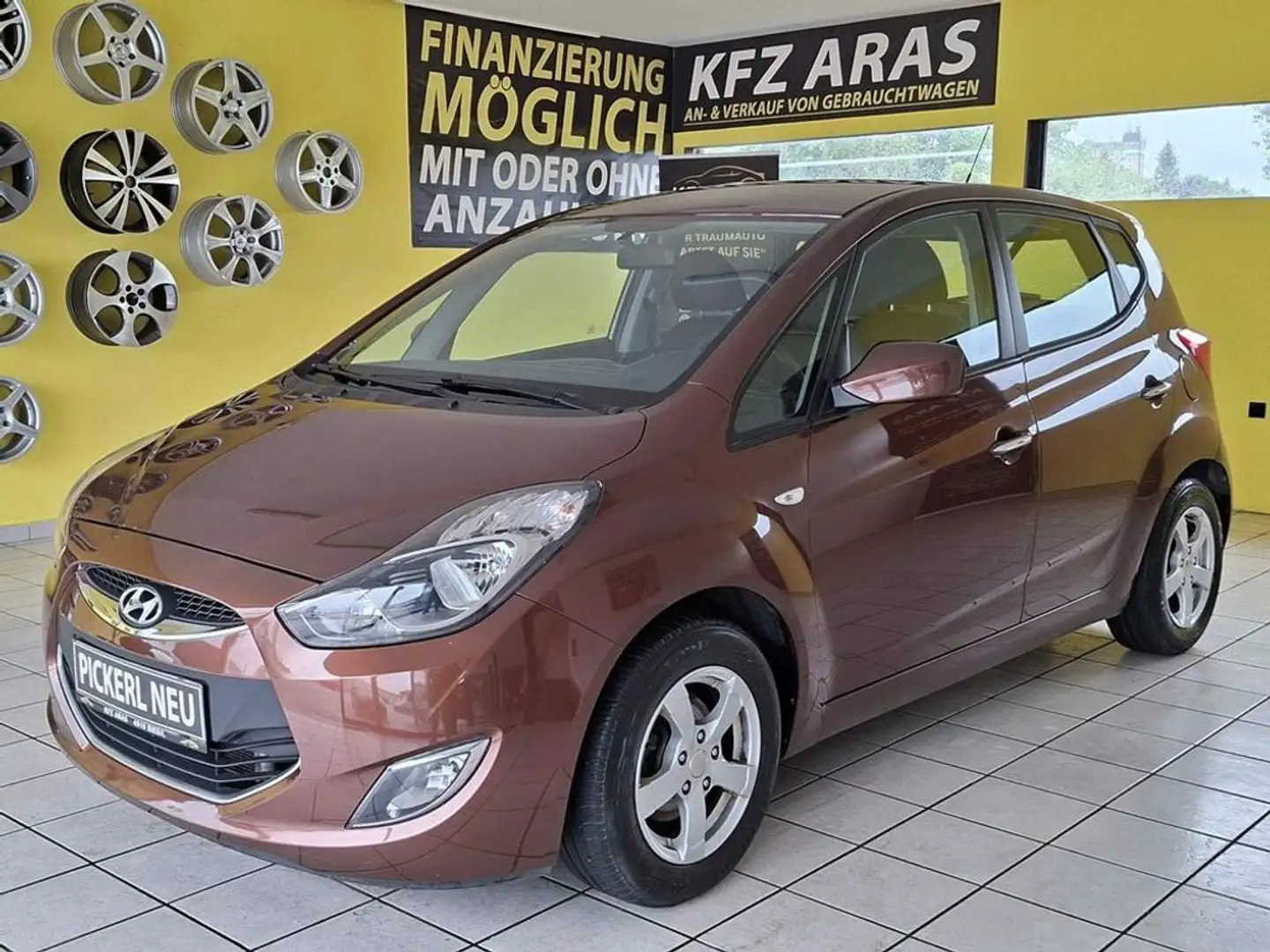 Hyundai iX20 Europe PICKERL 06.2027+4, AHK, KLIMA Braun - 1