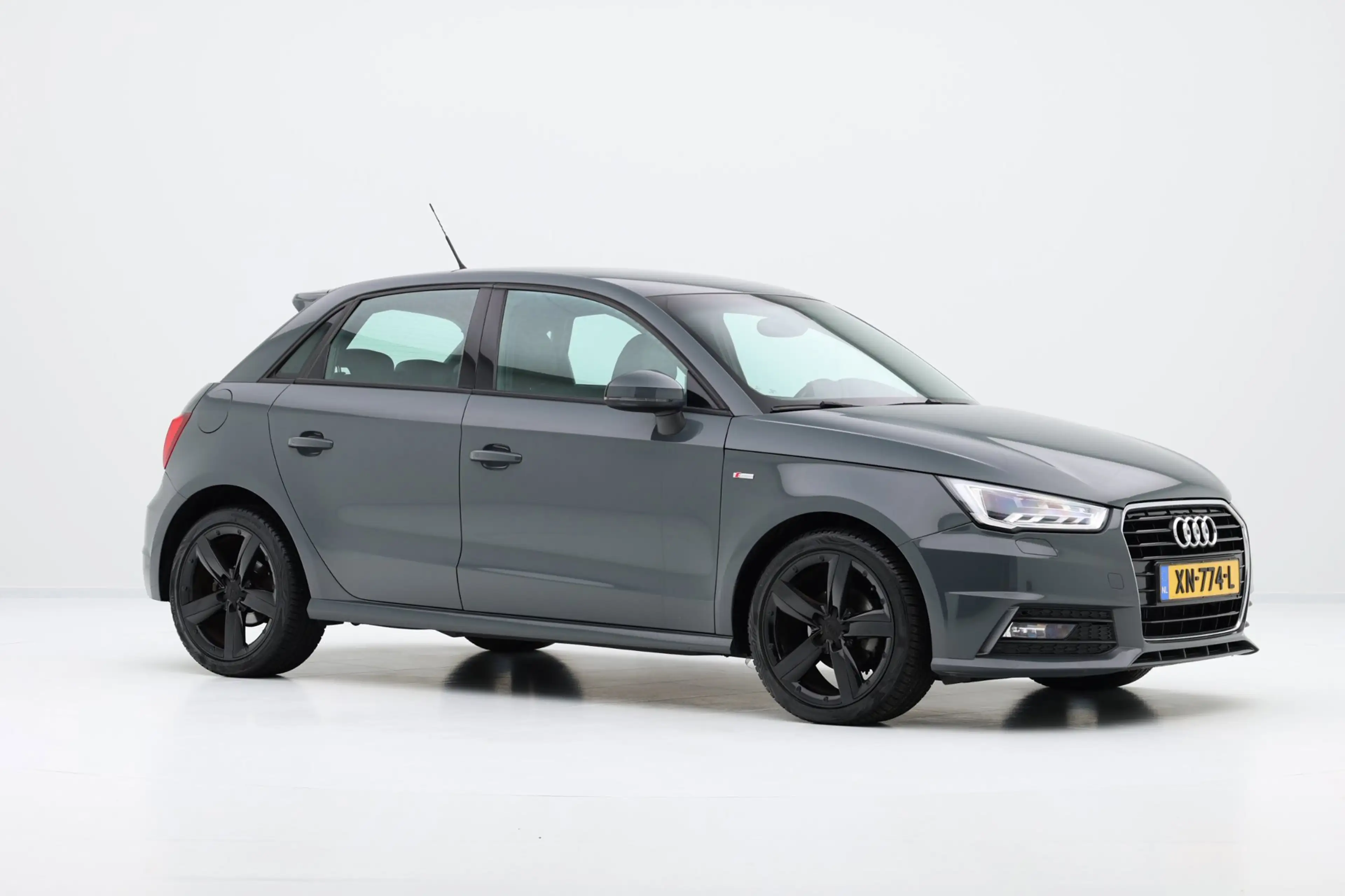 Audi A1 Sportback 1.0 TFSI Advance Sport 2x S-Line 5-drs L — photo 4