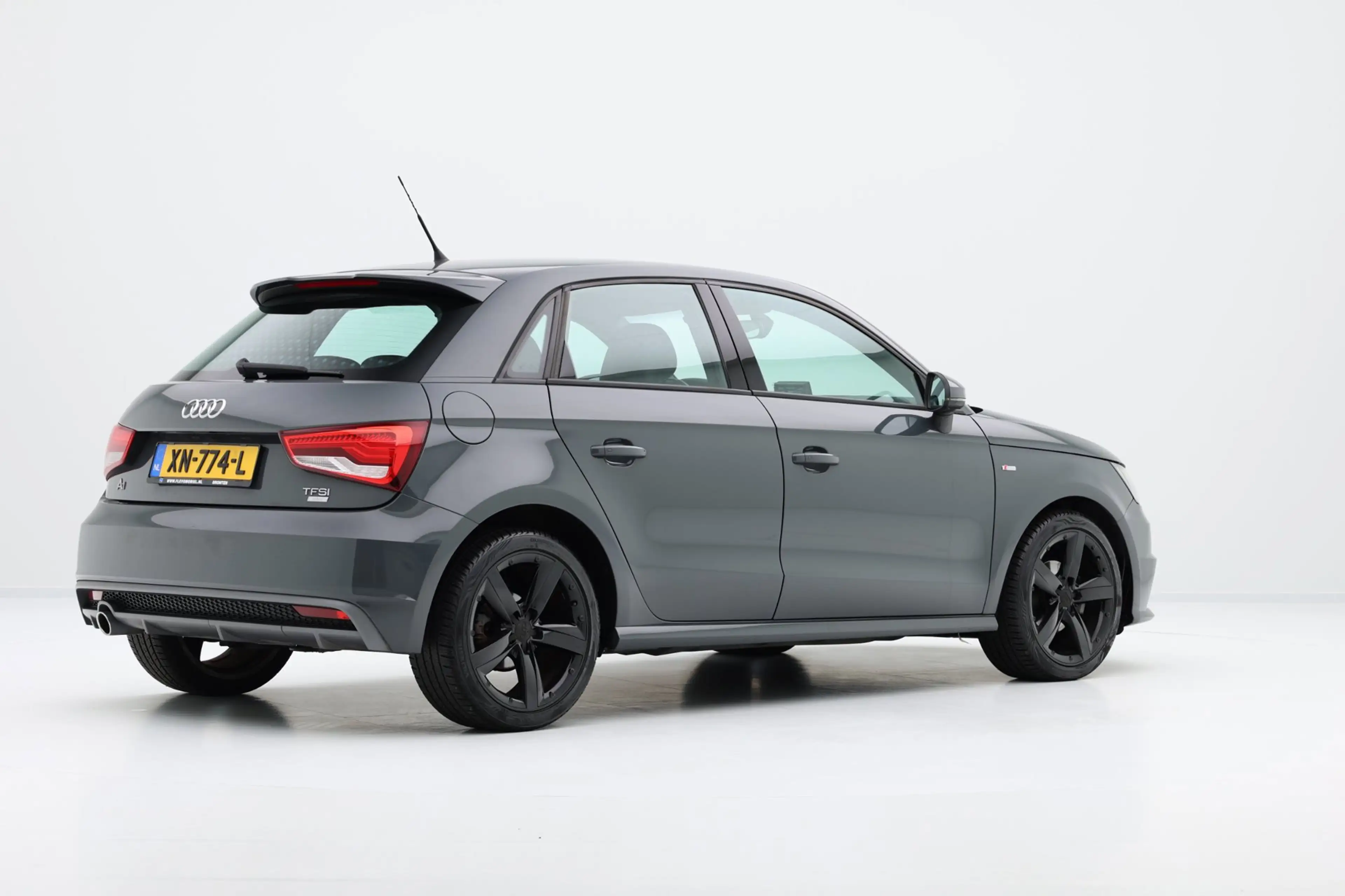 Audi A1 Sportback 1.0 TFSI Advance Sport 2x S-Line 5-drs L — photo 3