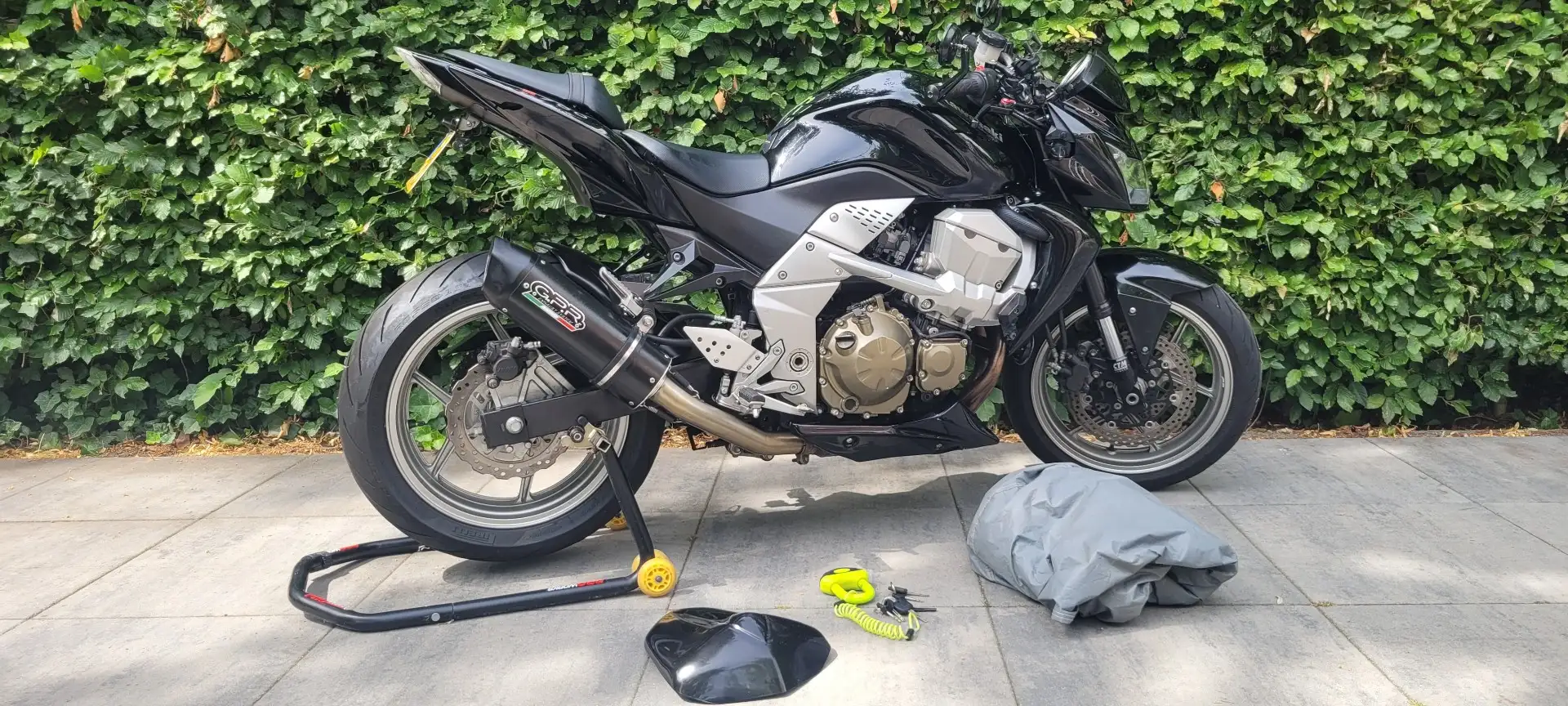 Kawasaki Z 750 Negro - 1