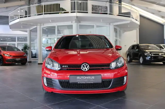 Volkswagen Golf view 2
