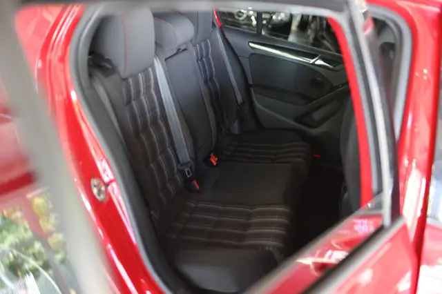 Volkswagen Golf view 13